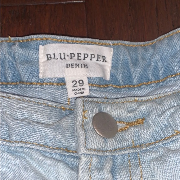 BLU•PEPPER Jean shorts: size 29 - Picture 2 of 2